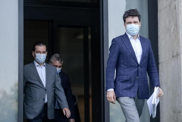 Nicuşor Dan se testează pentru Covid-19