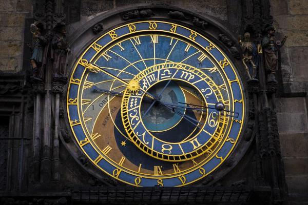 Horoscop 16 noiembrie 2020. Gânduri pozitive şi o surpriză în dragoste