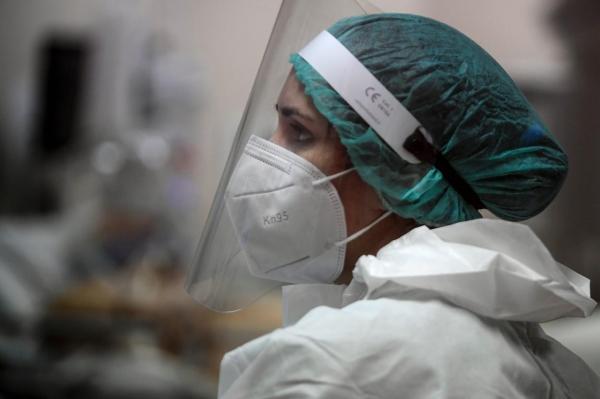 O asistentă din SUA trage un semnal de alarmă după ce tatăl său a ajuns la ATI, cu COVID.