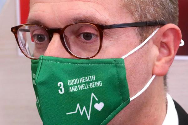 Hans Kluge, OMS Europa: Carantina poate fi evitată dacă 95% dintre oameni ar purta mască de protecție