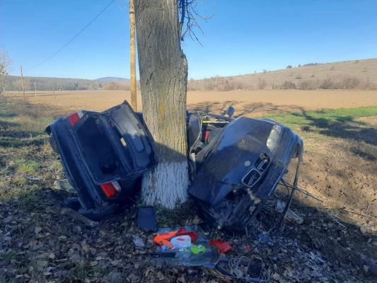 Mașina BMW, în urma accidentului din Tulcea