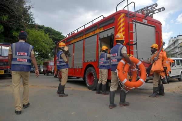 Pompierii indieni chemați la lichidarea incendiului