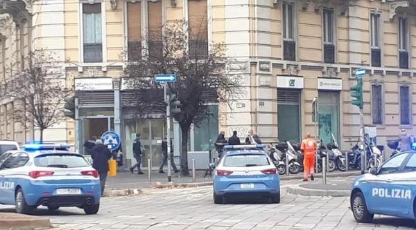 Jaf cu luare de ostatici, la o bancă din Milano. Tâlharii au fugit prin conductele de canalizare. VIDEO