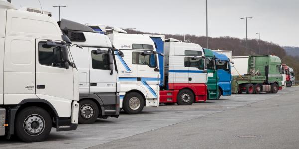 Șofer român de TIR înjunghiat într-o parcare din Franța.