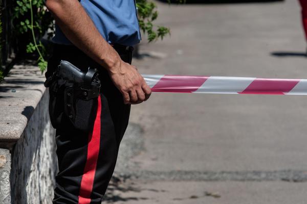 Fostul militar român care și-a înjunghiat fiul, în Italia, și-a confecționat arma din două cuțite de bucătărie