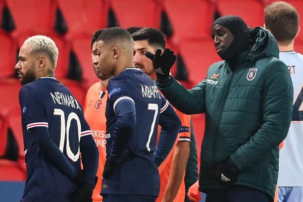 Demba Ba şi Pierre Webo, antrenor secund la Istanbul Başakşehir, au fost principalii acuzatori ai arbitrului român
