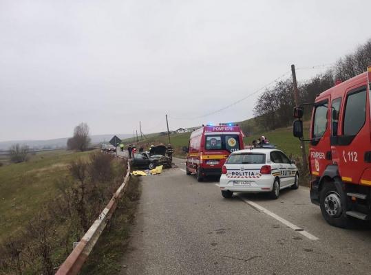 Accident înfiorător în Alba, cu doi morți, după ce au intrat cu mașina într-un cap de pod