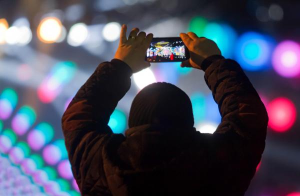 Avertismentul MAI de Revelion: Petrecerile în spaţii închise sau deschise sunt interzise inclusiv în noaptea dintre ani