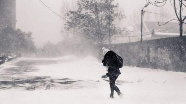 Alertă de ninsori, lapoviță, vânt puternic și polei în toată ţara. ANM a emis o informare meteo de vreme severă