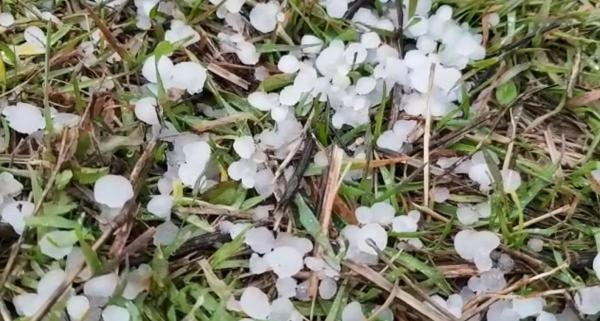 În plină iarnă, în satul Colibaşi din comuna Malovăţ, judeţul Mehedinţi, a căzut grindină