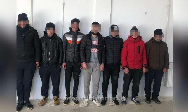 Migranţii au traversat Dunărea cu o barcă gonflabilă