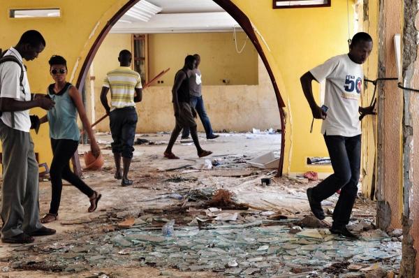 Teroriştii au răpit mai multe persoane din biserică