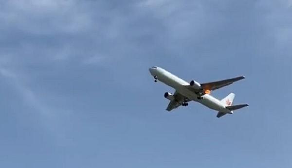 Avionul are 130 de pasageri la bord