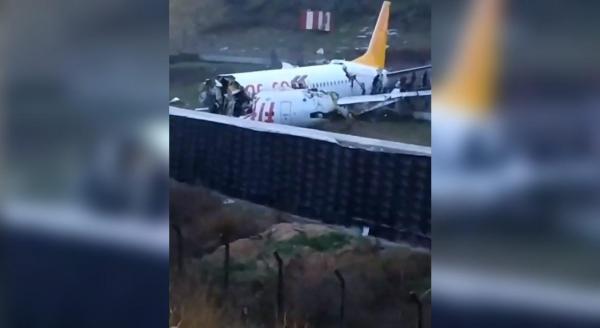 Un avion s-a rupt în două la aterizare pe Aeroportul Internațional din Istanbul