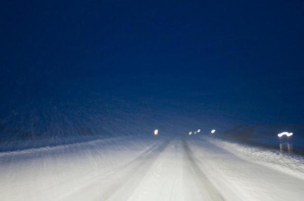 Drumuri închise în toată țara, din cauza ninsorii și a viscolului