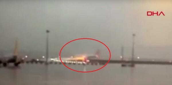 Camerele de supraveghere au filmat momentul dramatic în care avionul Pegasus aterizează în Istanbul