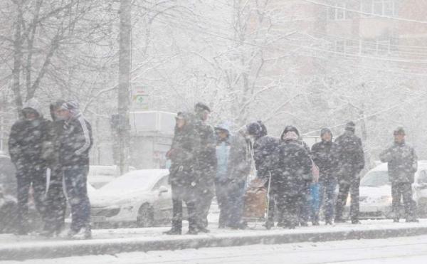 Noi alerte de ninsori şi viscol, emise de ANM