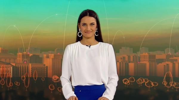 Prezentatoarea Horoscopului, Rosse, în platoul Observator