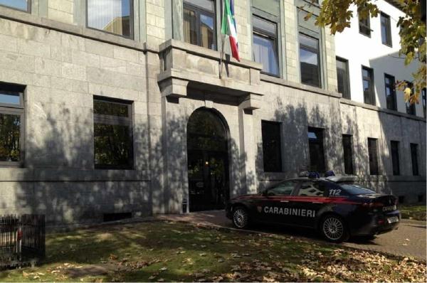 Românii au încercat să şantajeze un pensionar prins la dame de companie