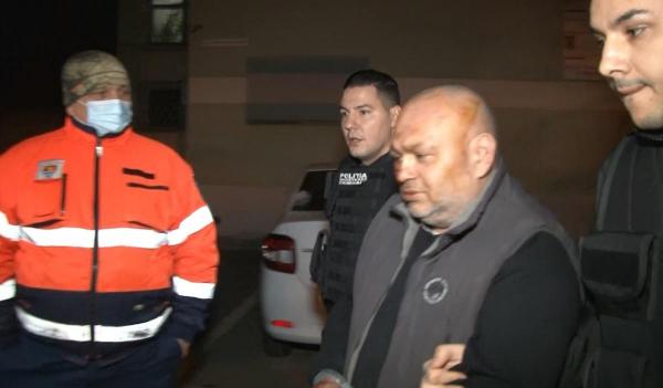 Pentru că era băut şi a căzut, fiind rănit la faţă, individului i s-a acordat asistenţă medicală