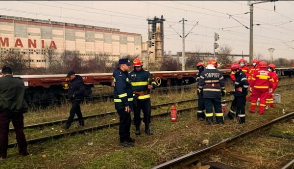 Bărbat electrocutat pe un vagon, în gara din Roman