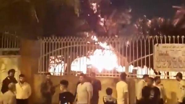 Un spital din orașul iranian Bandar Abbas a fost incendiat de localnici