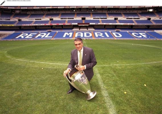 Lorenzo Sanz, cu trofeul Ligii Campionilor