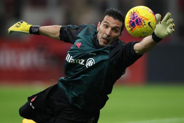 Gigi Buffon, în timpul unui meci