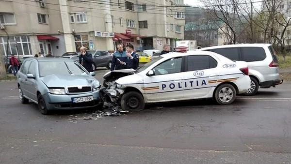 Accident cu maşina de poliţie