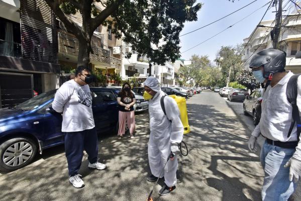 Turiști pedepsiți să scrie de 500 de ori că îşi cer scuze pentru încălcarea carantinei, în India