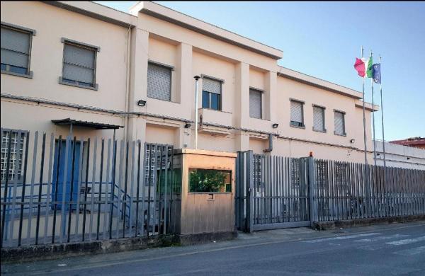 Românul este acuzat că a spart mai multe birouri din centrul orașului Latina