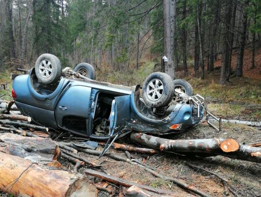 Mașină răsturnată la Zărnești