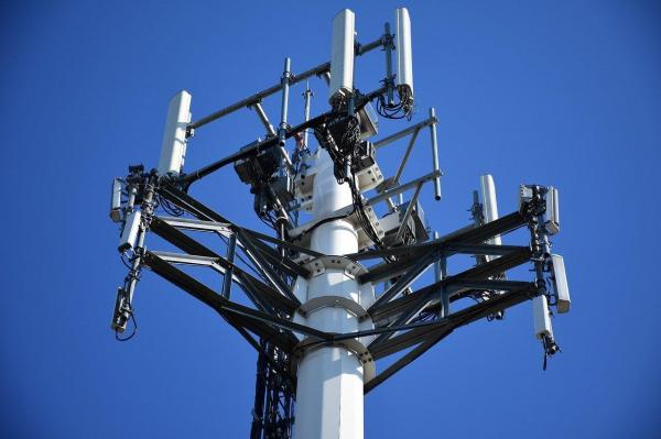 Antene 5G incendiate în Marea Britanie