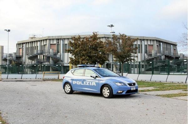 Românul a spart mai multe locuințe și magazine din nordul Italiei