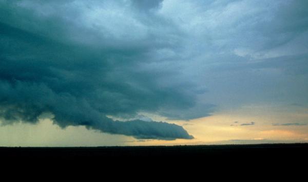 Cod galben de vânt, ploi și descărcări electrice, în 13 județe din România