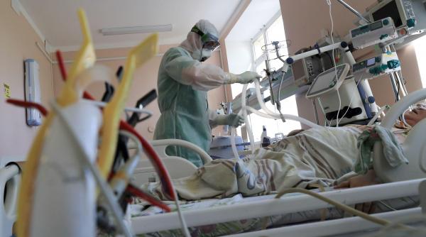Complicația extrem de gravă care apare la o treime din pacienții cu COVID-19