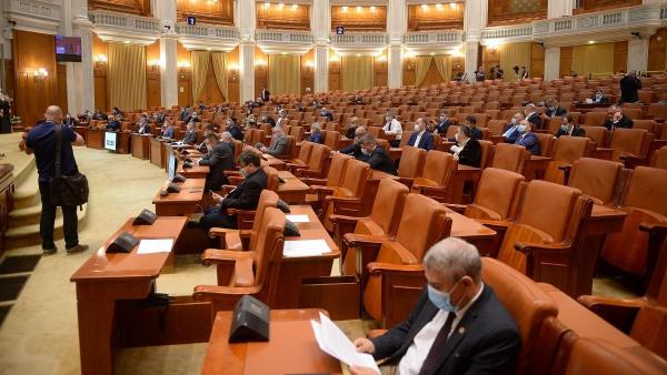 Starea de alertă, votată miercuri în Parlament. PSD ar putea introduce excepții privind purtarea măștii