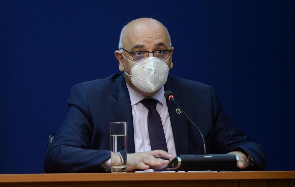 Arafat: Dacă o persoană infectată nu poartă mască, probabilitatea să infecteze pe altcineva este de 70%