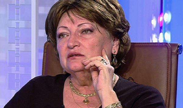 Medicul Monica Pop avertizează: "Când porţi masca pe față inspiri dioxidul de carbon pe care îl expiri"