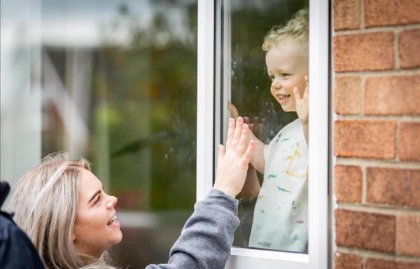 Asistenta și soțul ei luptă pentru combaterea coronavirusului