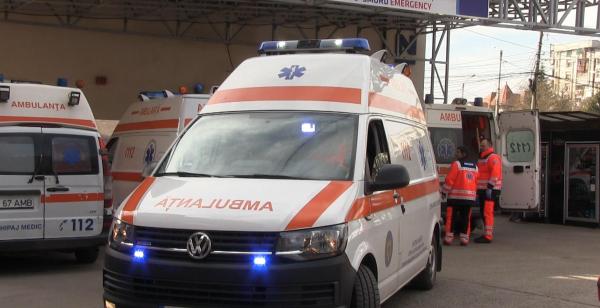 Ambulanțe în curtea unui spital
