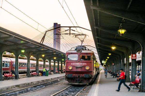 Tren de călători în Gara de Nord