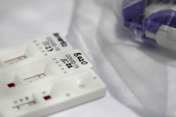 Începe testarea în masă a bucureștenilor pentru Covid-19. Au fost selectate 10.500 persoane