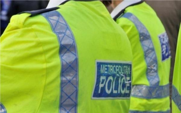 Românii înjunghiați nu au suferit răni care să le pună viața în pericol