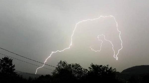 Alertă de ploi torențiale și grindină în România