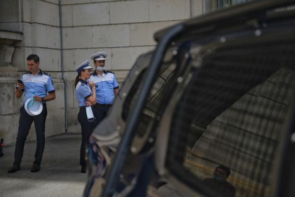 Șapte hoți care terorizau satele din Gorj, săltați de poliție. Intrau fără frică în casele oamenilor, în miezul zilei
