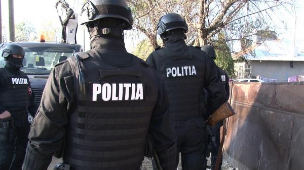 Mai mulţi membri ai clanului Duduianu, printre care Seif, Demon şi Aramis, reţinuţi pentru că jefuiau cântăreţii de manele