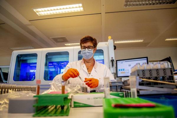 Un pacient supraponderal infectat cu noul coronavirus prezintă un risc de șapte ori mai mare de a ajunge să fie ventilat