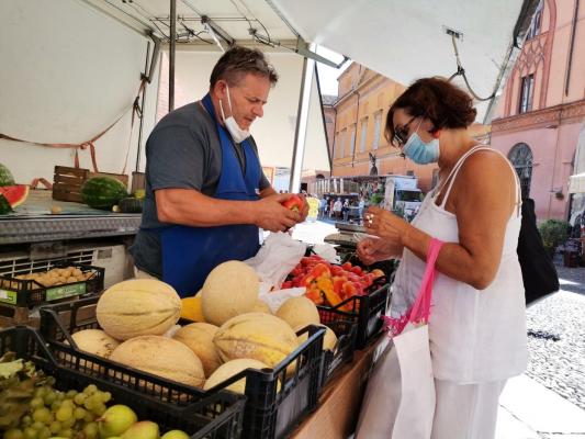 Mască obligatorie în piețe și târguri în județul cu cele mai puține cazuri de COVID-19