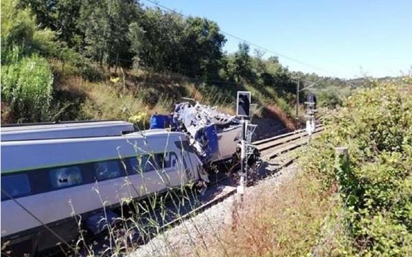 Doi morți și peste 50 de răniți după un grav accident feroviar, în Portugalia (Video)